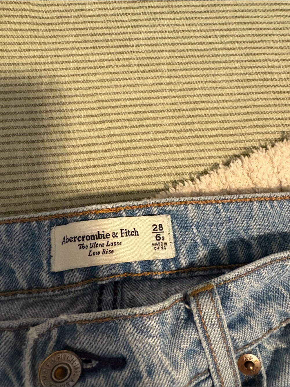 Abercrombie the ultra loose low rise jeans - Picture 3 of 3
